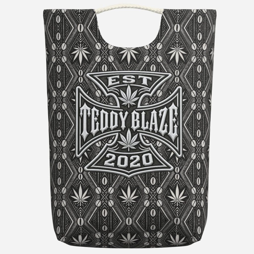Carry the Teddy Blaze™ house pattern with the DaCruz crest on this heavyweight polyester canvas tote from Teddy Blaze.